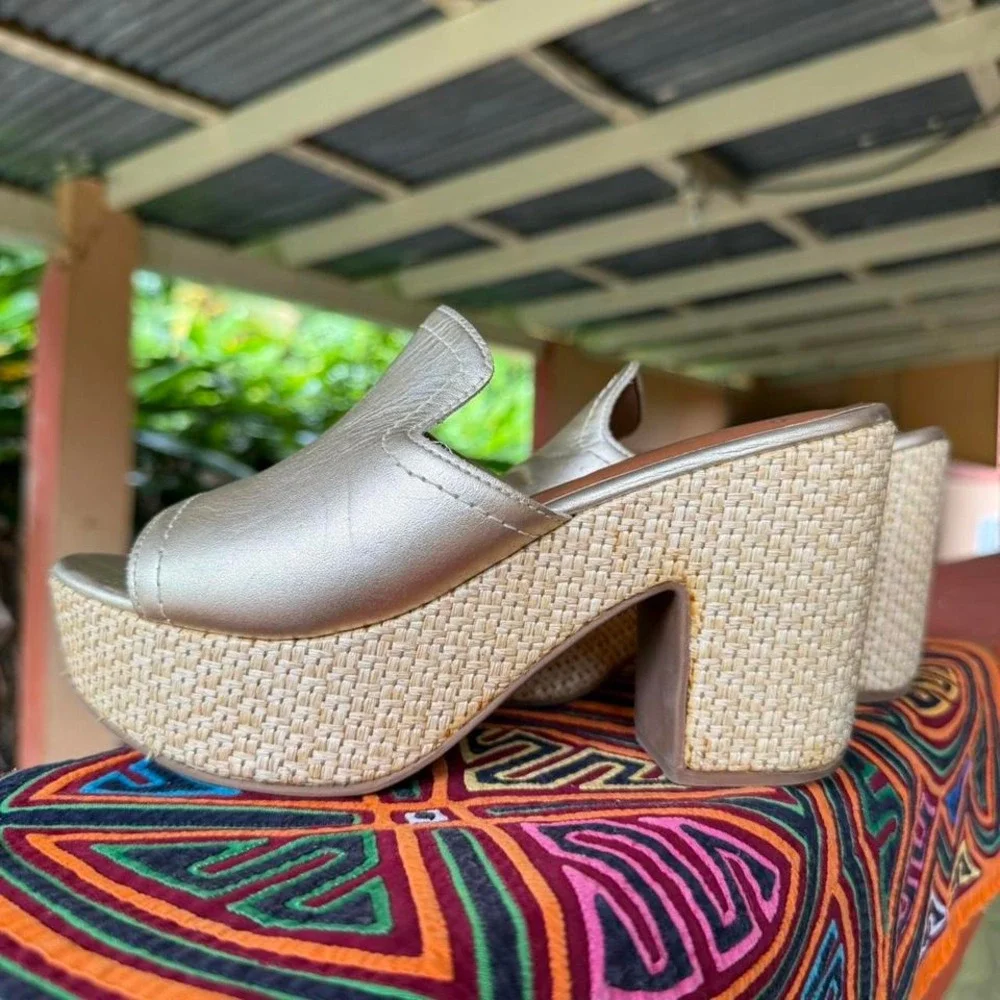 Soleil metallic gold woven platform heels in size 38 (aprox USA 7.5) - Picture 8 of 8